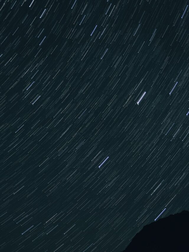 the night sky with stars moving across the sky